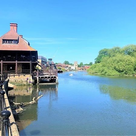 Idyllic Thames Riverside Apartment With Free Parking 아일워스 외부 사진