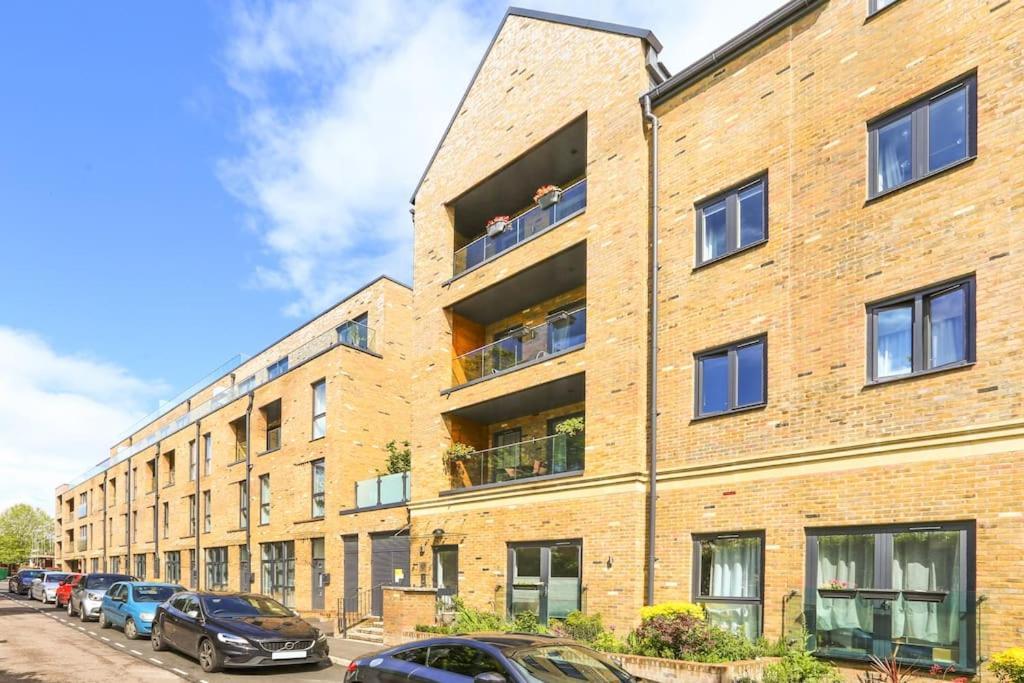 Idyllic Thames Riverside Apartment With Free Parking 아일워스 외부 사진